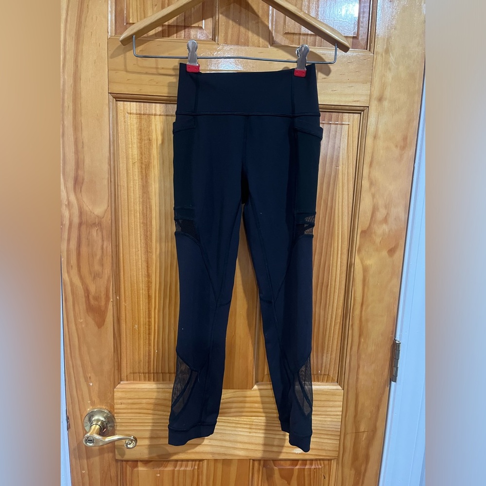Lululemon Forget The Sweat Crop in Black Size 2